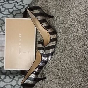 New authentic Michael Kors women's pumps black and silver sequins.
